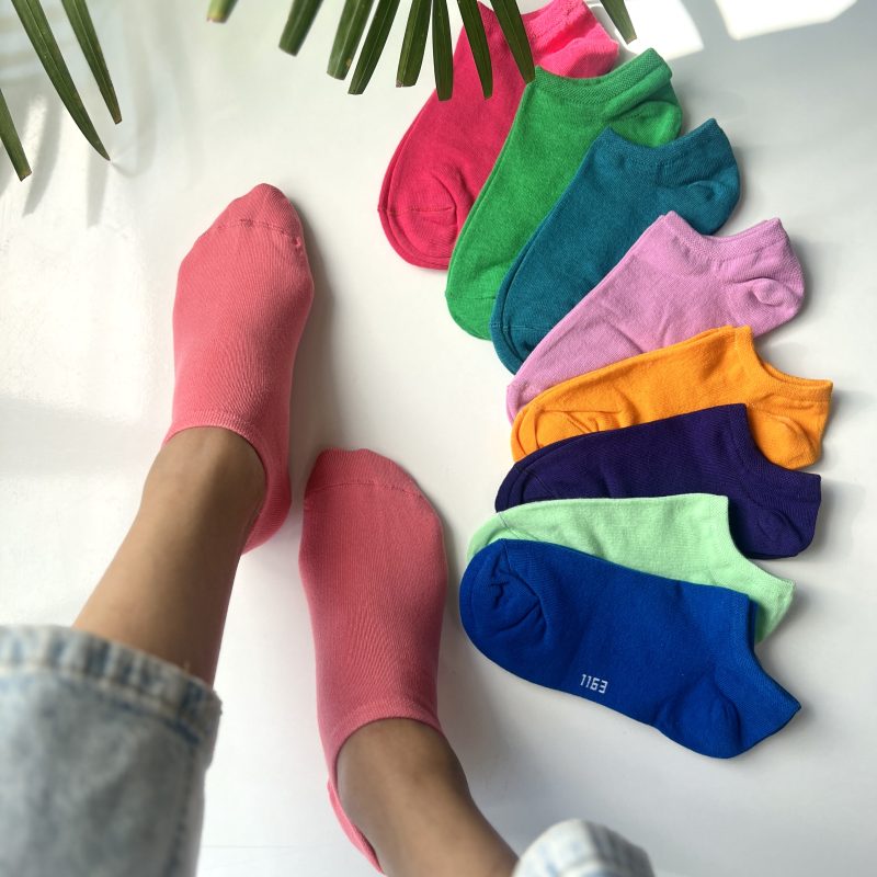 جوراب رنگارنگ